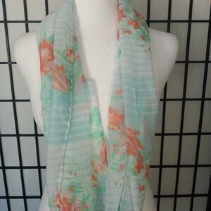 INFINITY FLORAL Lightweight Scarf